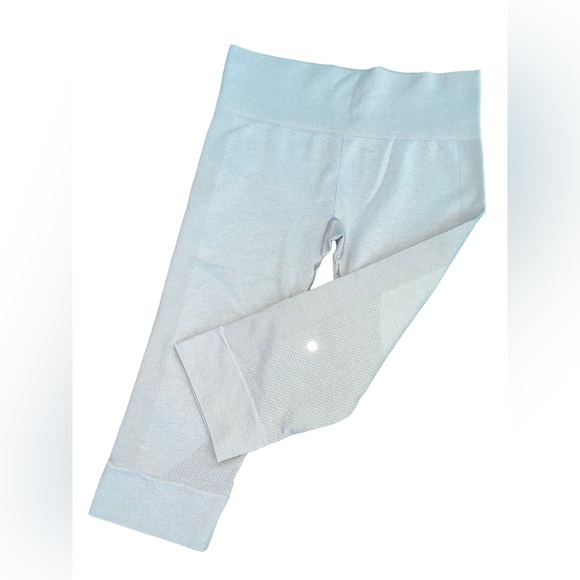 lululemon athletica Pants - Lululemon Cropped Athletic Tight Legging light Grey Sz8